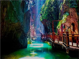 黃金周 ｜ 琉璃仙境！張家界朝陽(yáng)地縫提質(zhì)后重新開(kāi)放